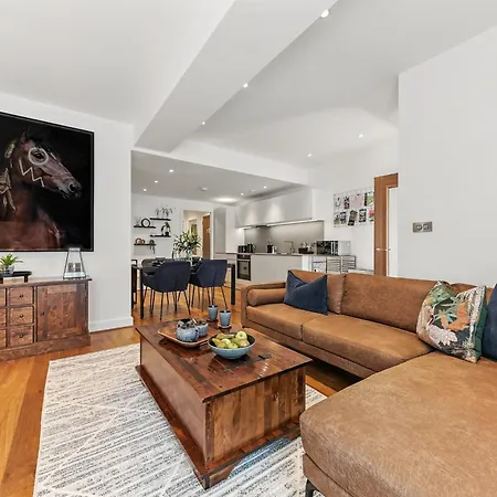 Springfield Two Apartment *